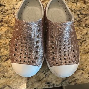 Native Kids Glitter Slip-On Water Shoes - Rose